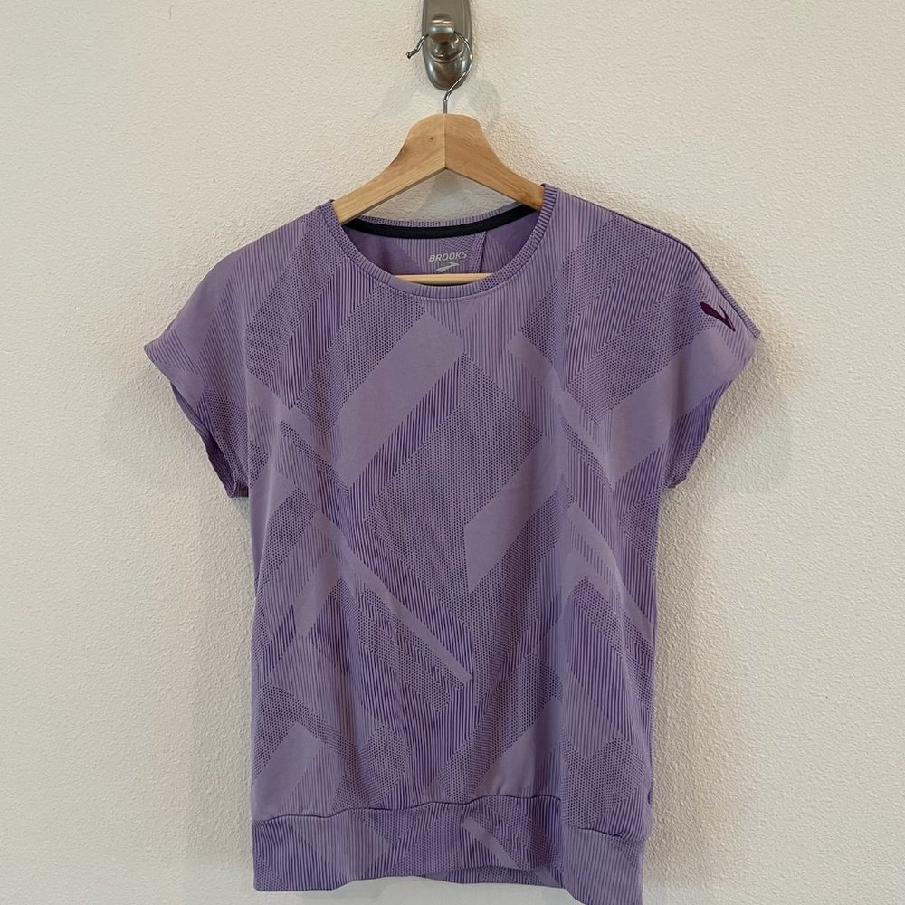 Brooks Women's Purple Short Sleeve Crew Neck Yoga/Running T-Shirt Size Small